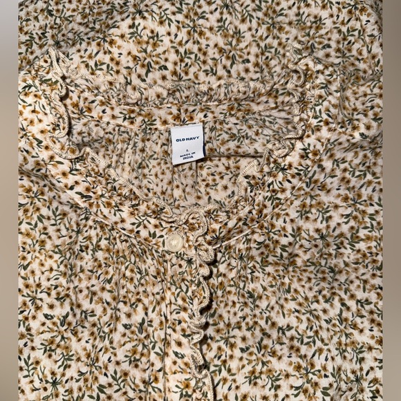 Floral Cream Women's Top ruffled neckline , wrists & button front cottagecore - Picture 13 of 14